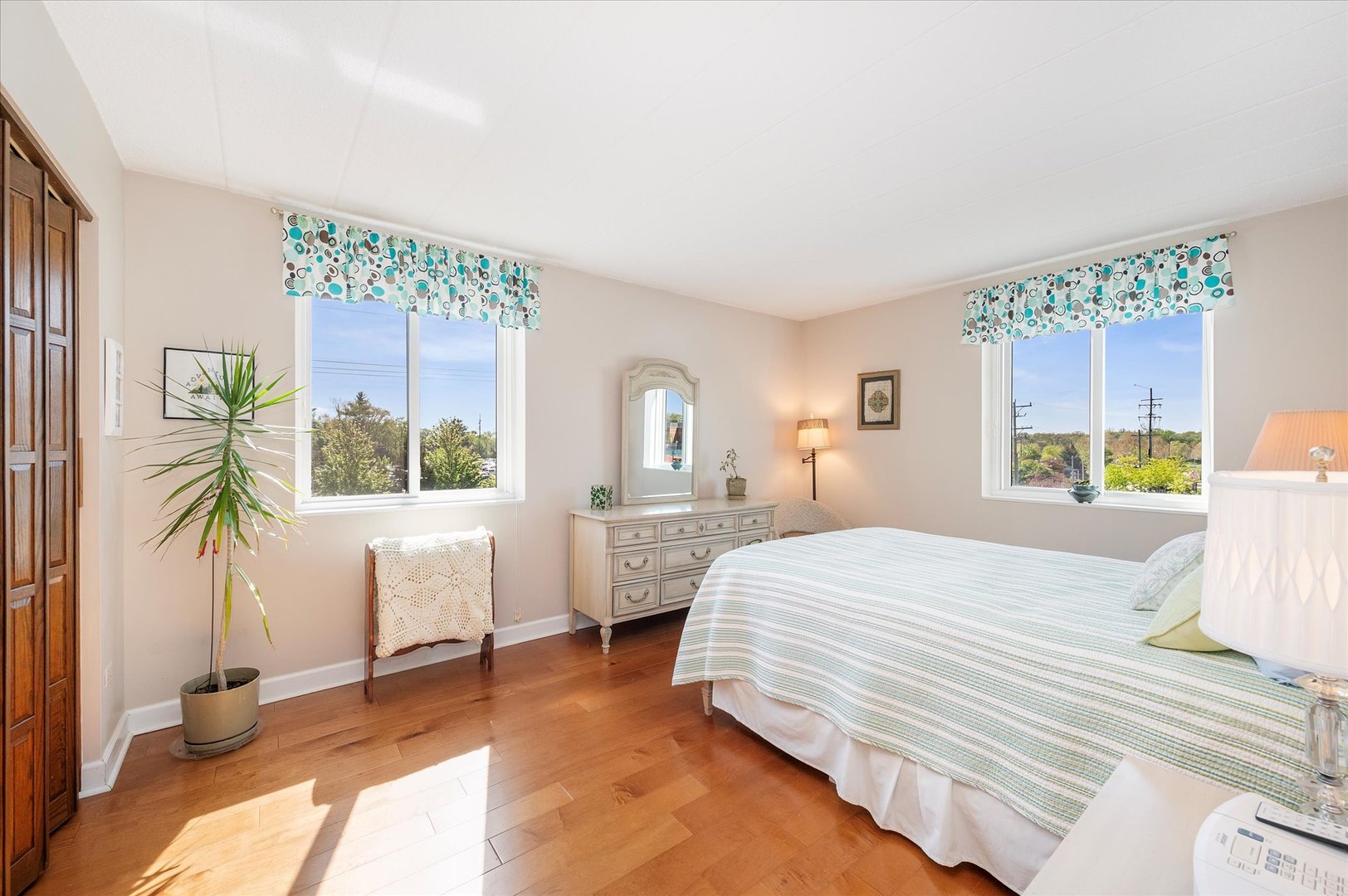 110 W Butterfield Road Unit: 314S