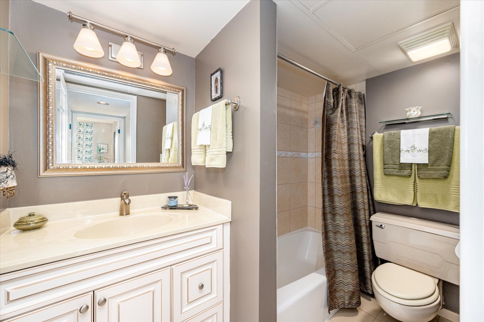 110 W Butterfield Road Unit: 314S