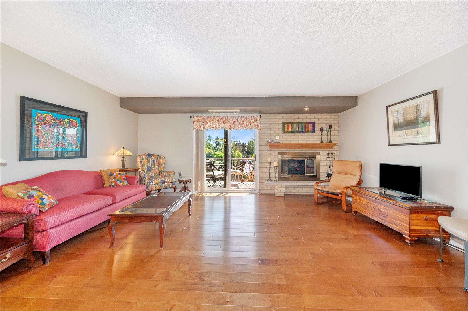 110 W Butterfield Road Unit: 314S