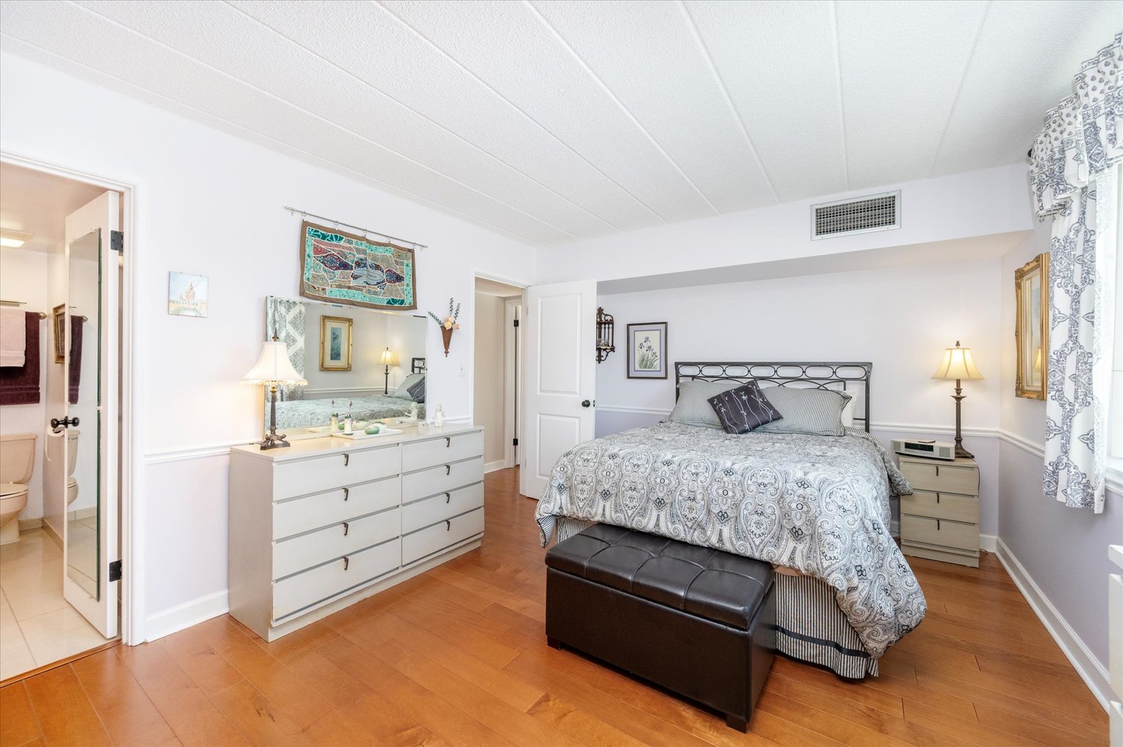 110 W Butterfield Road Unit: 314S