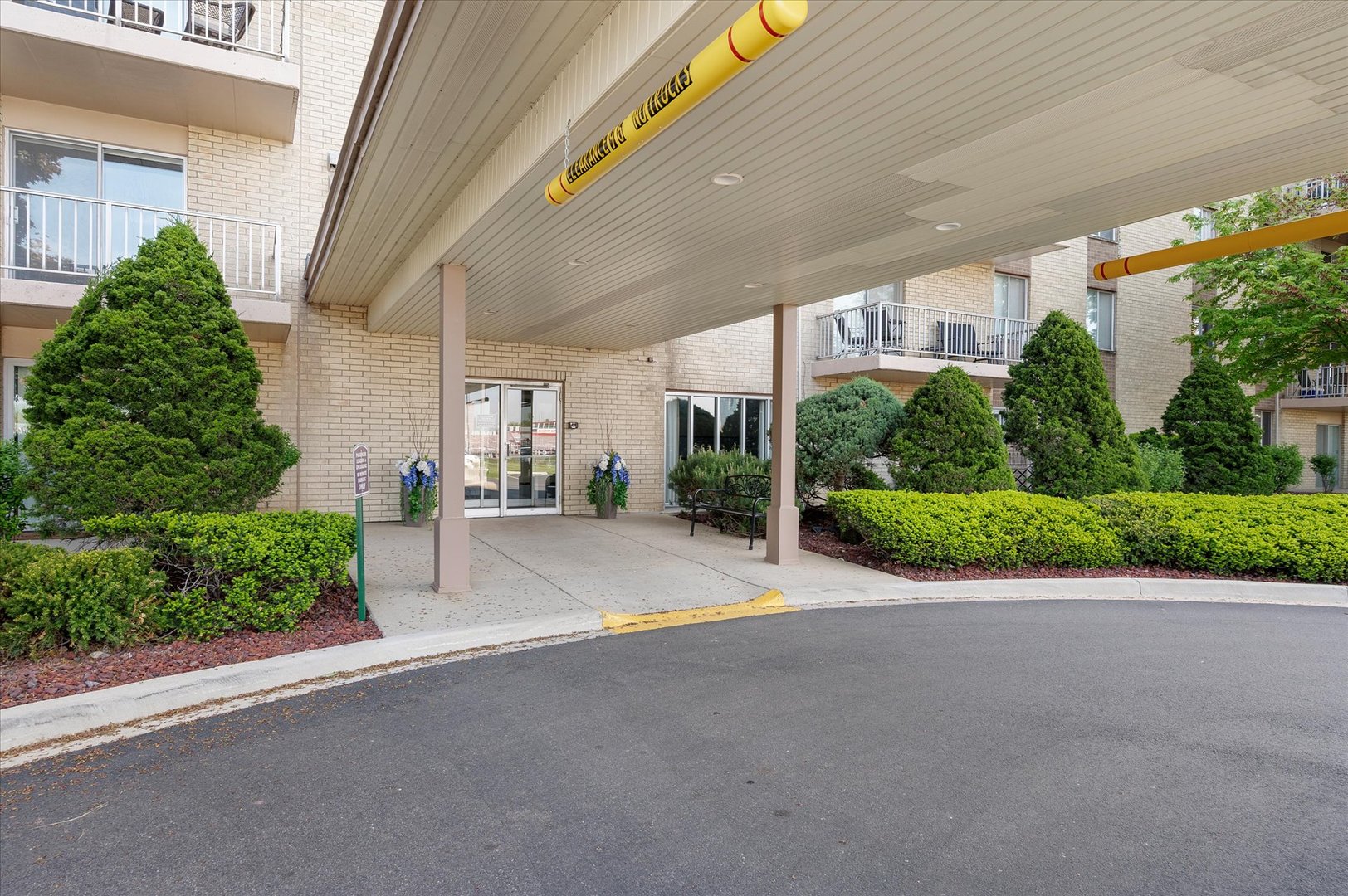 110 W Butterfield Road Unit: 314S