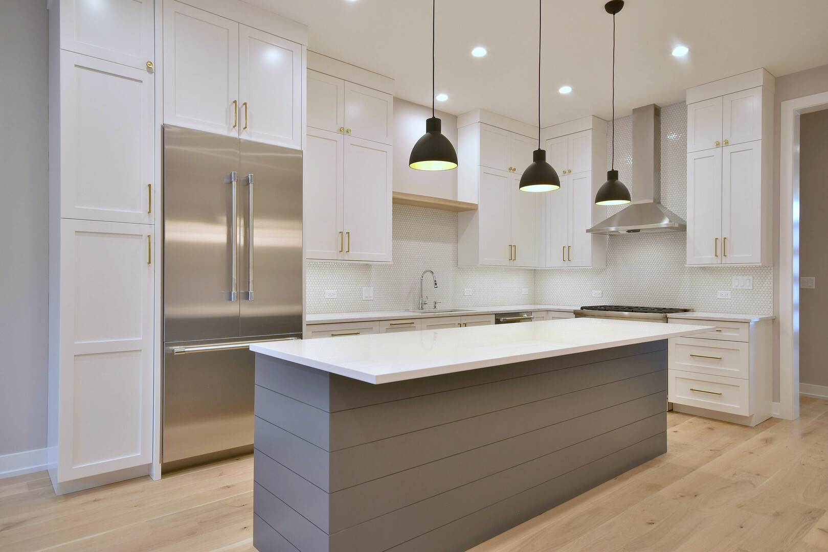 254 N Addison Avenue