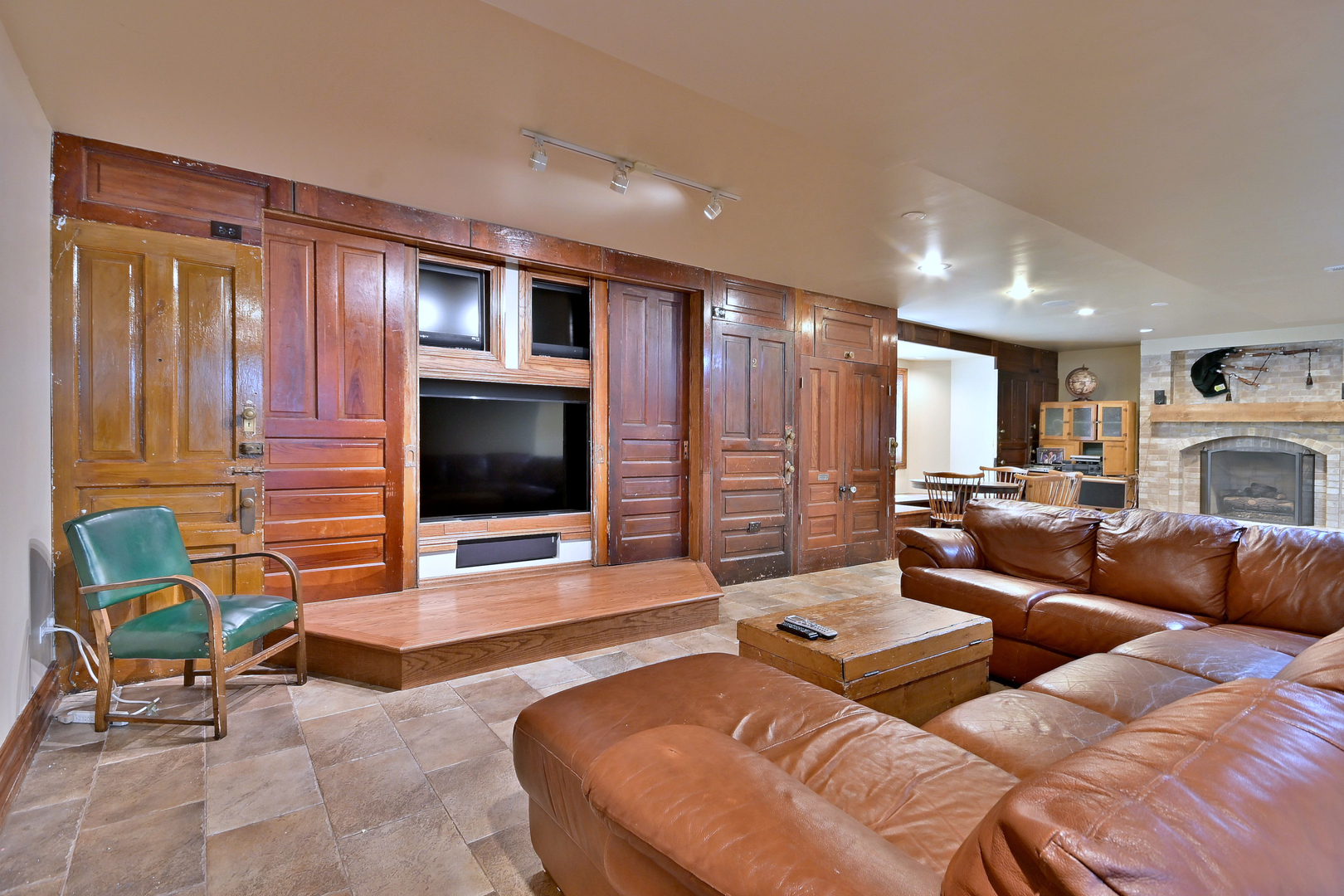 366 W Eggleston Avenue