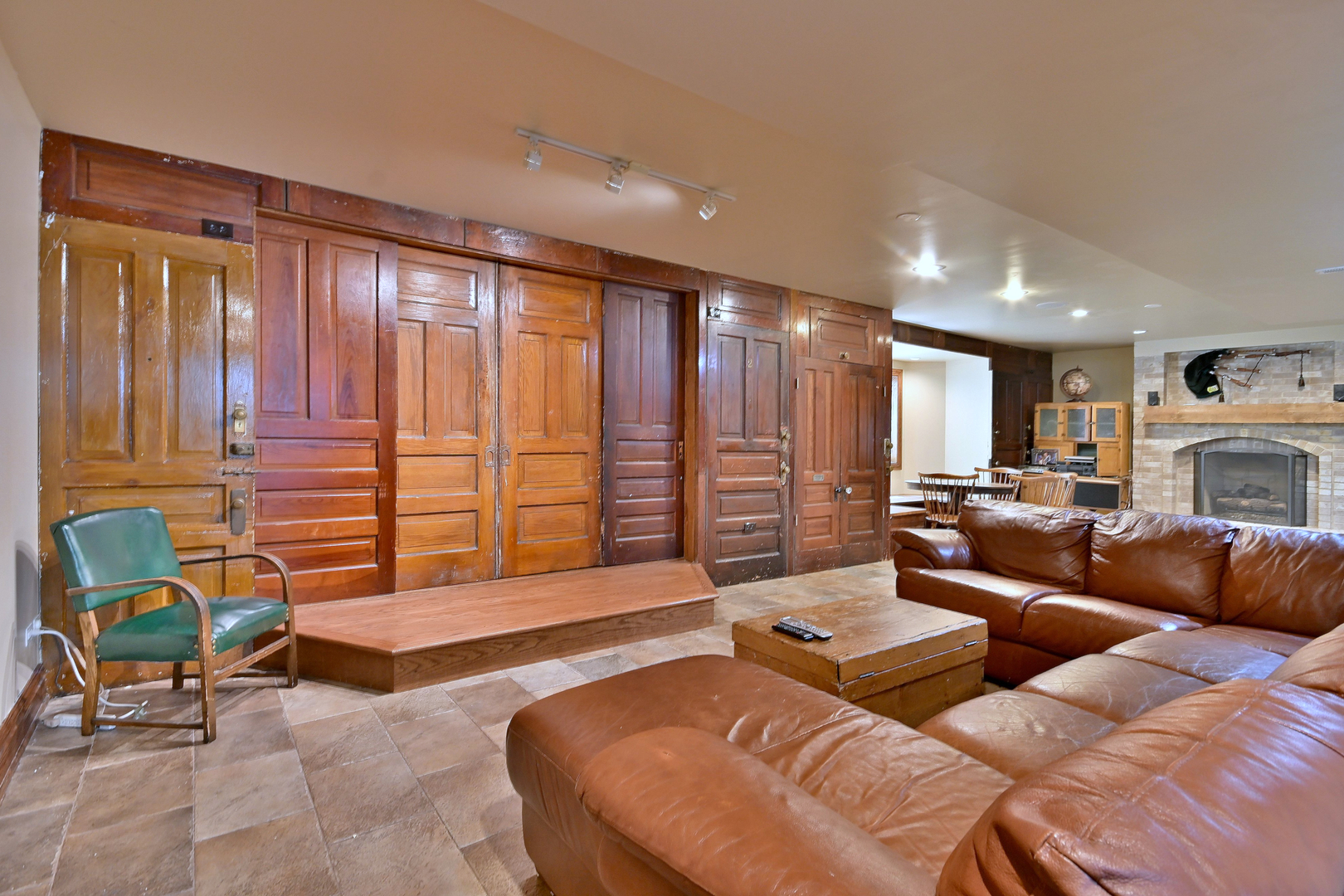 366 W Eggleston Avenue