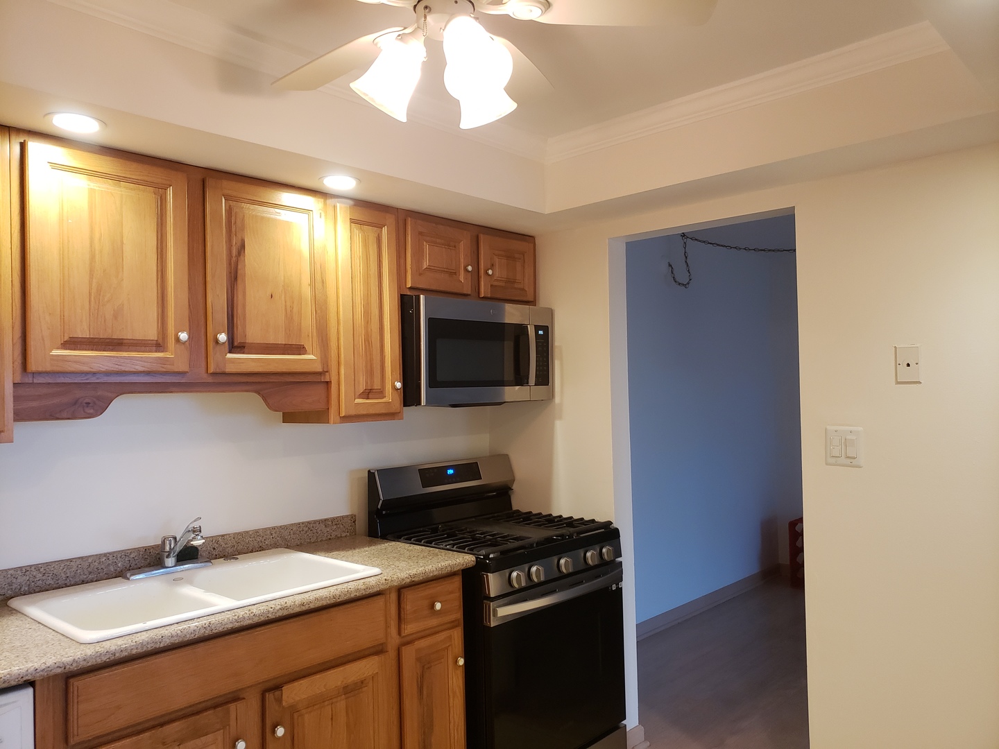 110 W Butterfield Road Unit: 405S
