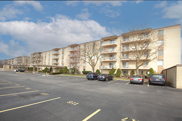110 W Butterfield Road Unit: 405S