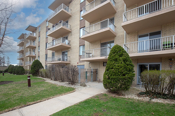 110 W Butterfield Road Unit: 405S