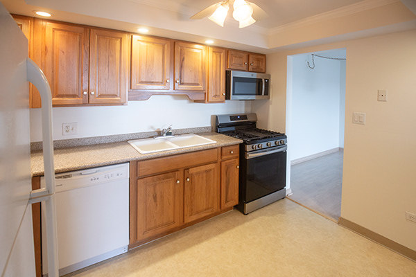 110 W Butterfield Road Unit: 405S