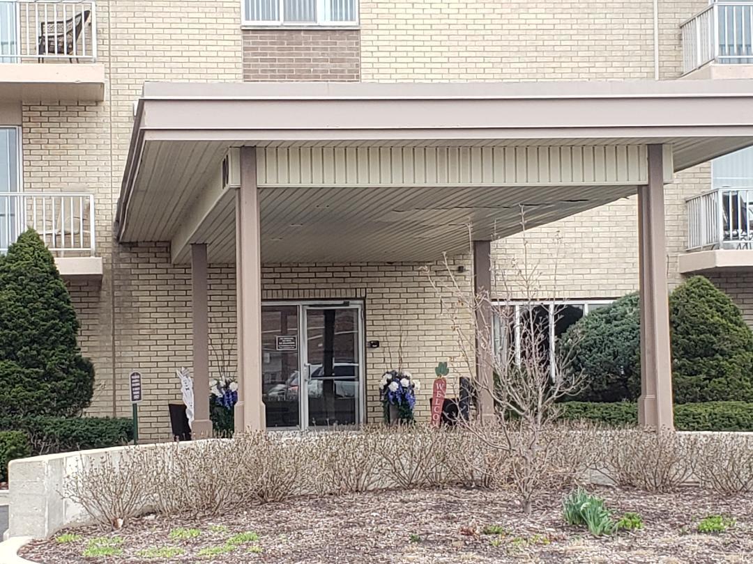110 W Butterfield Road Unit: 405S