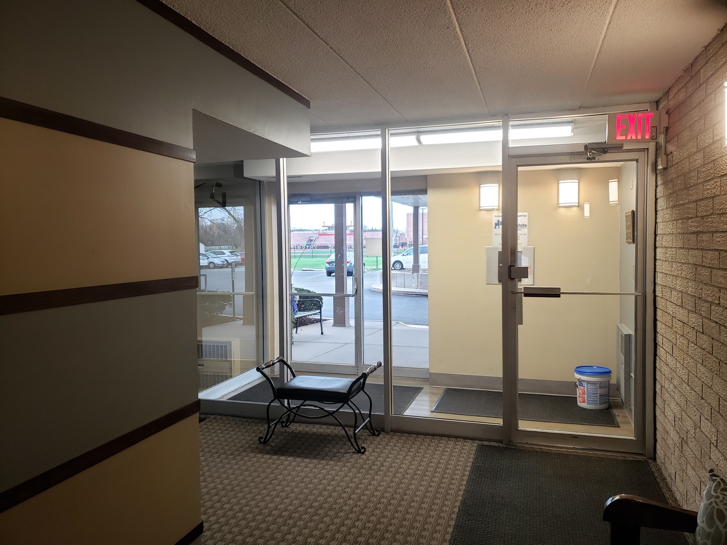 110 W Butterfield Road Unit: 405S