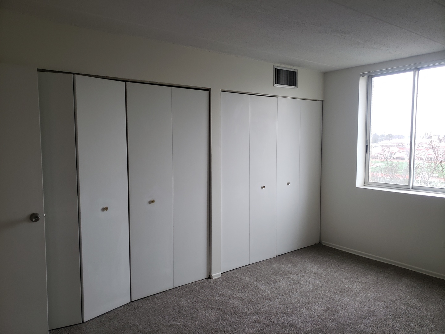 110 W Butterfield Road Unit: 405S