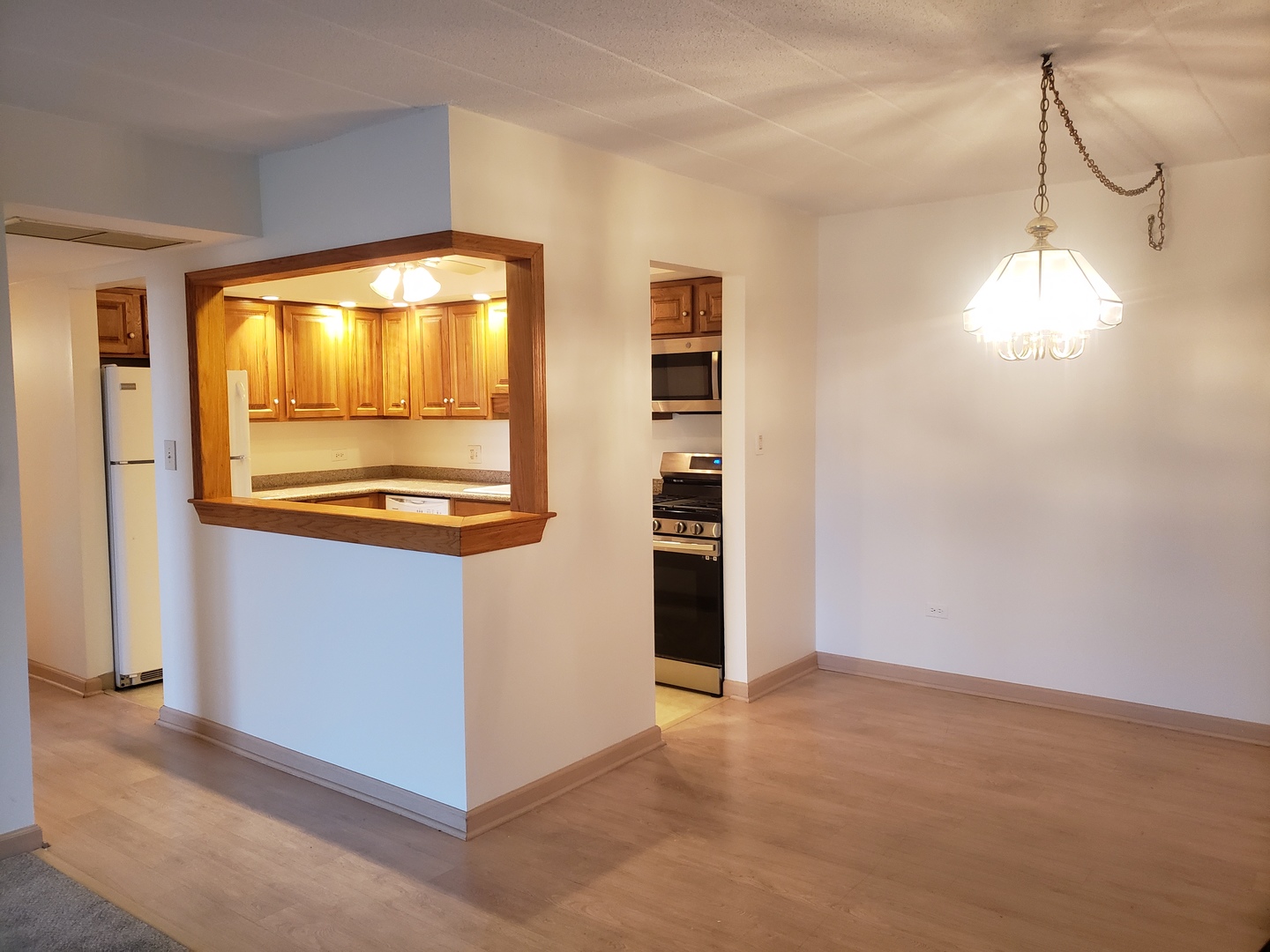 110 W Butterfield Road Unit: 405S