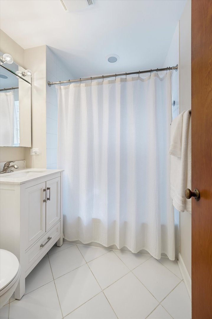 483 W St Charles Road Unit: 483