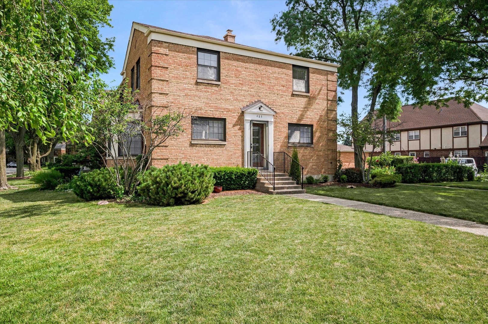 483 W St Charles Road Unit: 483