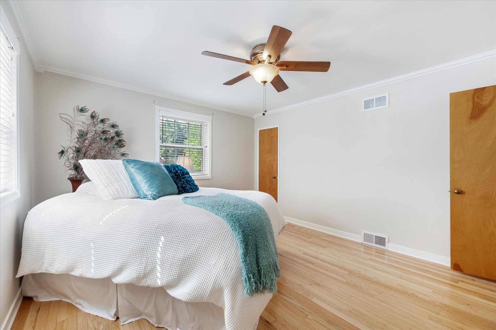 483 W St Charles Road Unit: 483