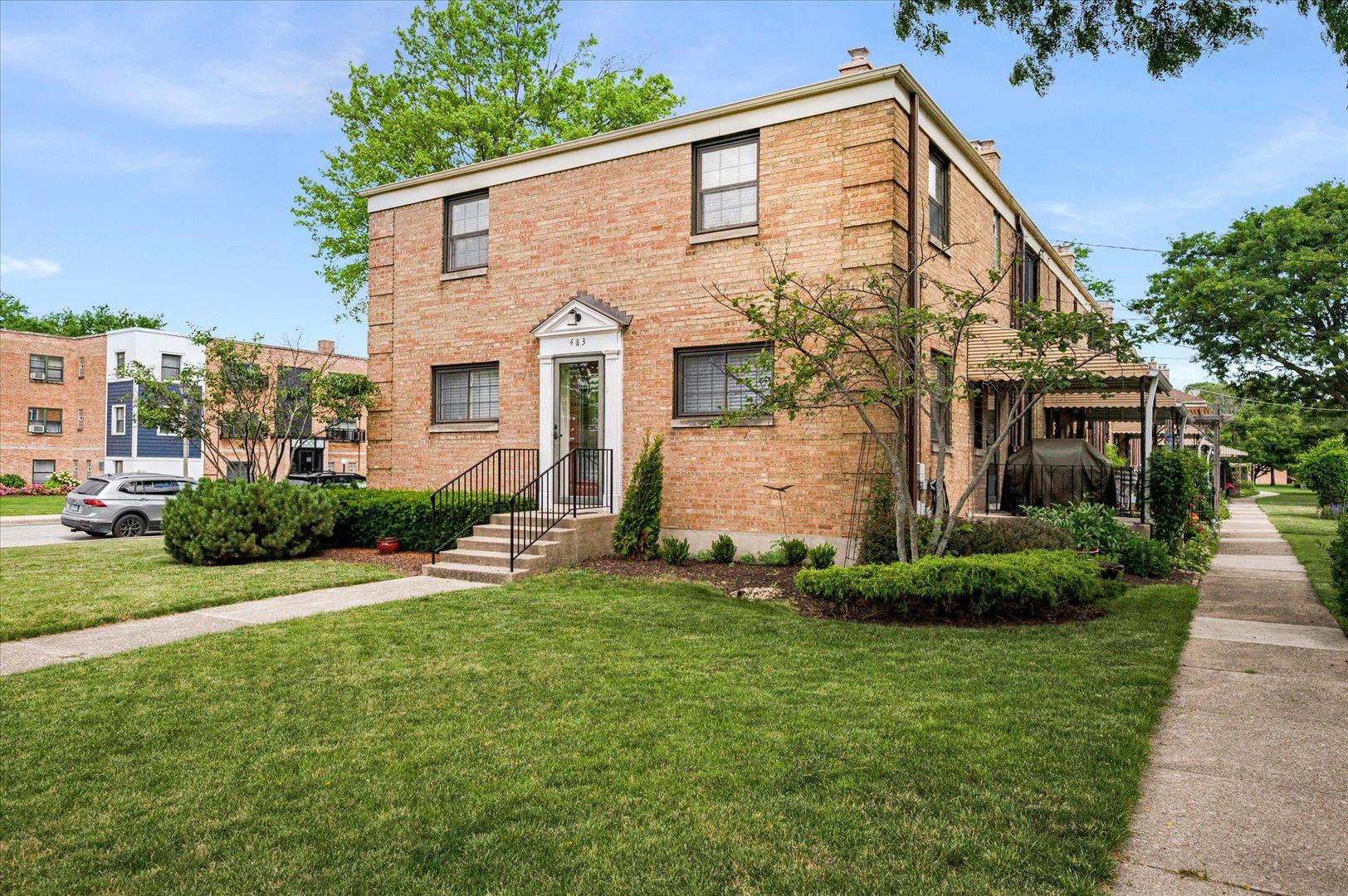 483 W St Charles Road Unit: 483
