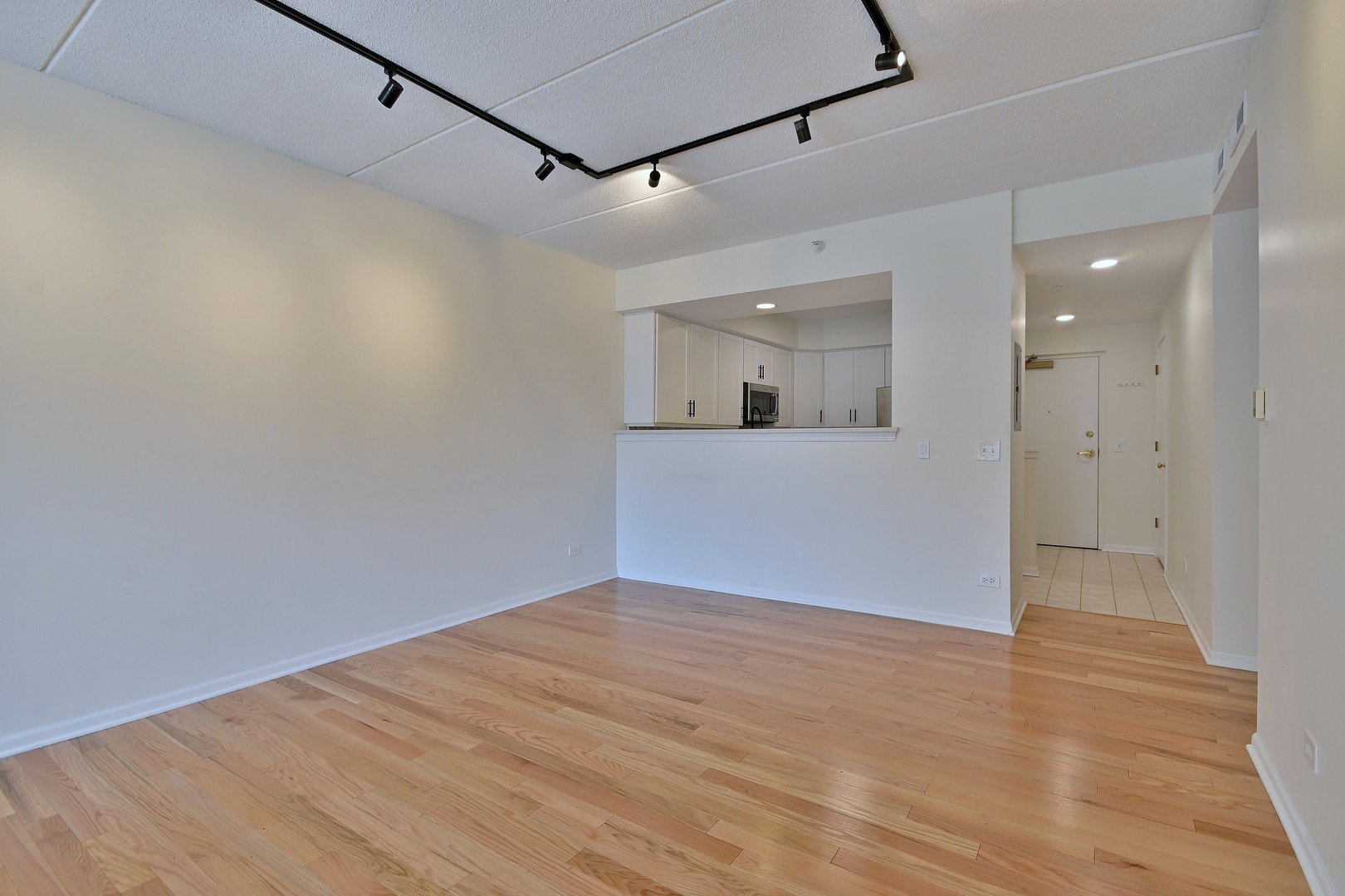 111 N Larch Avenue Unit: 206