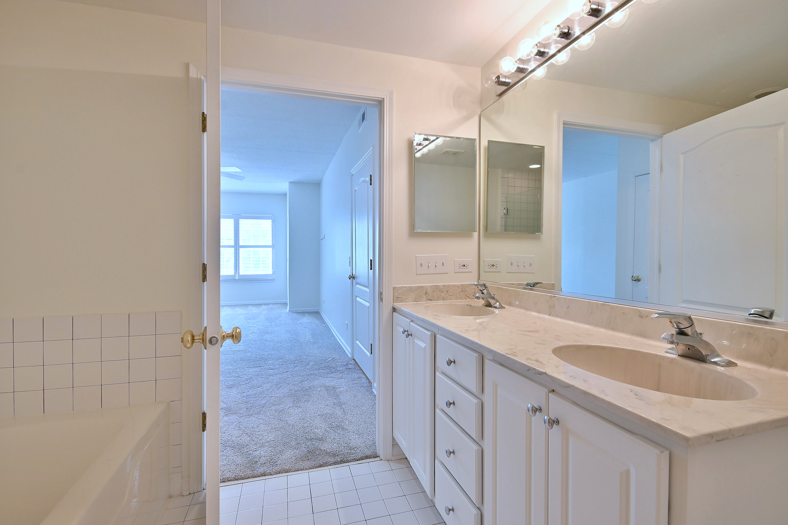 111 N Larch Avenue Unit: 206