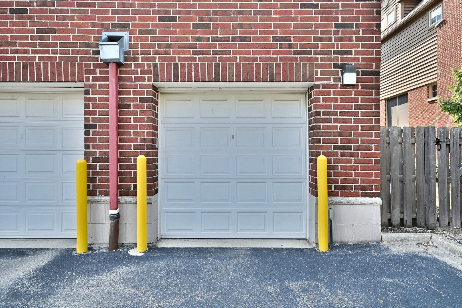 111 N Larch Avenue Unit: 206