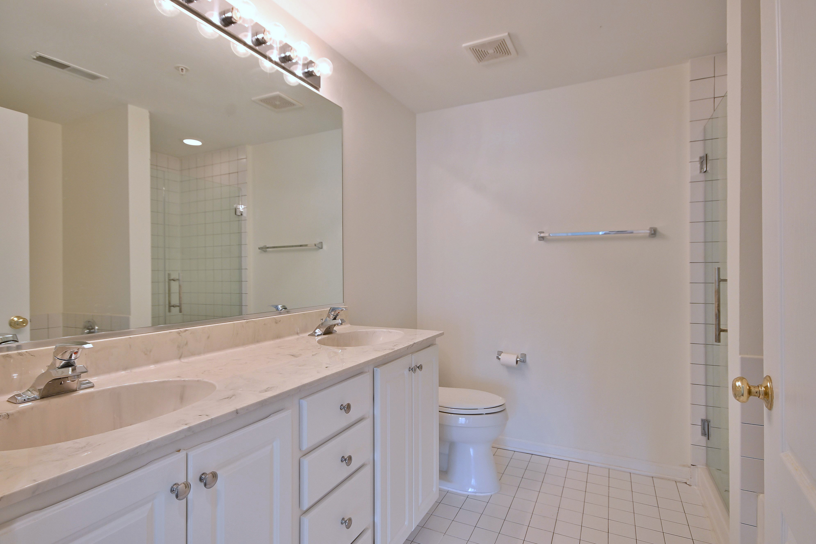 111 N Larch Avenue Unit: 206