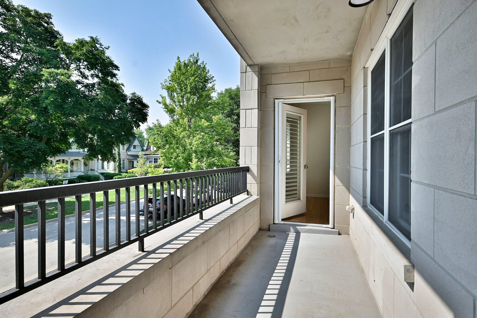 111 N Larch Avenue Unit: 206