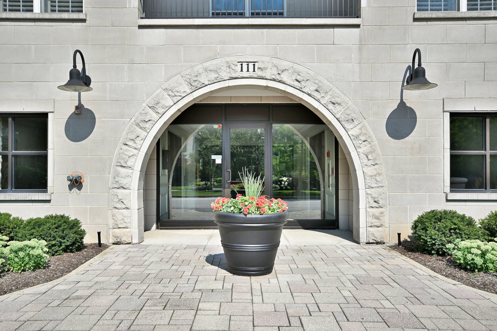 111 N Larch Avenue Unit: 206