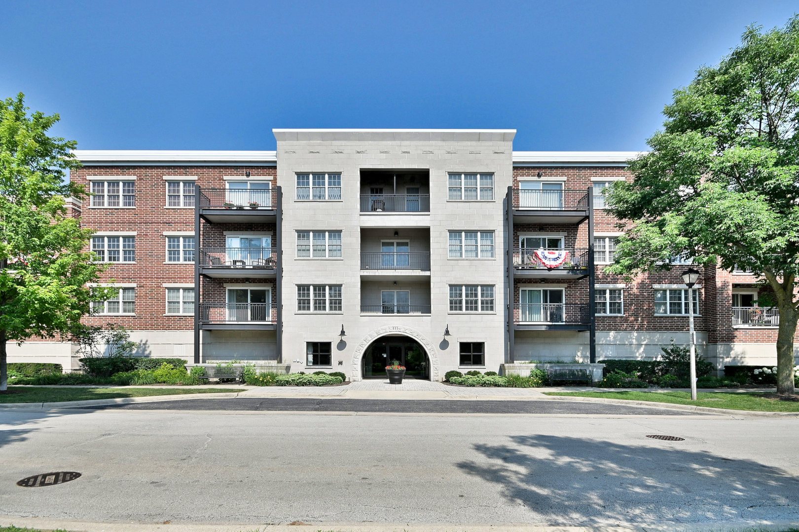 111 N Larch Avenue Unit: 206