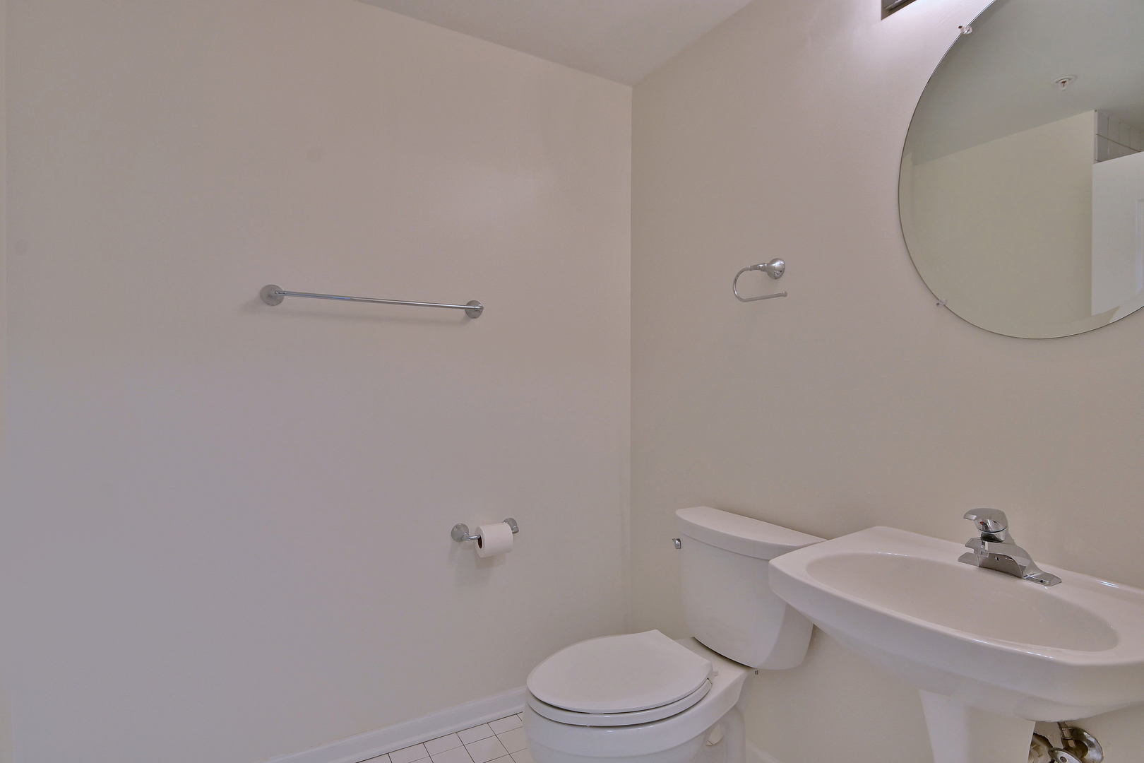 111 N Larch Avenue Unit: 206