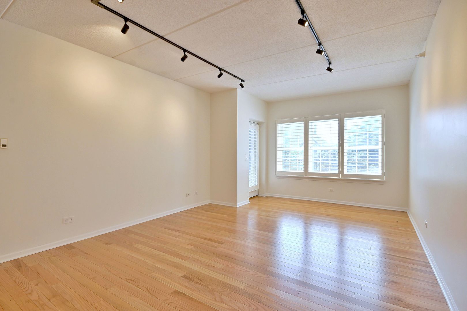 111 N Larch Avenue Unit: 206