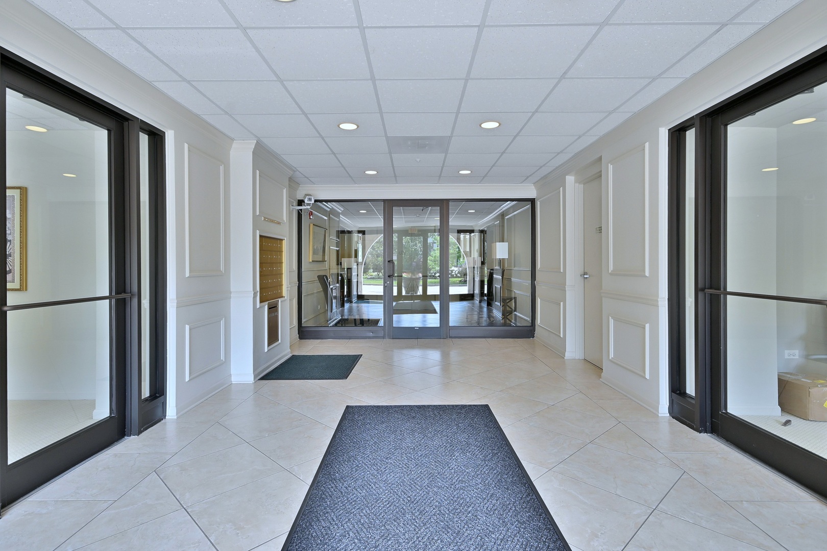 111 N Larch Avenue Unit: 206