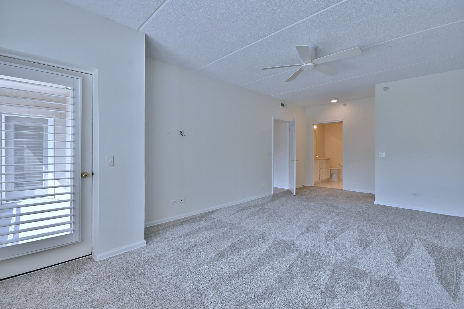 111 N Larch Avenue Unit: 206