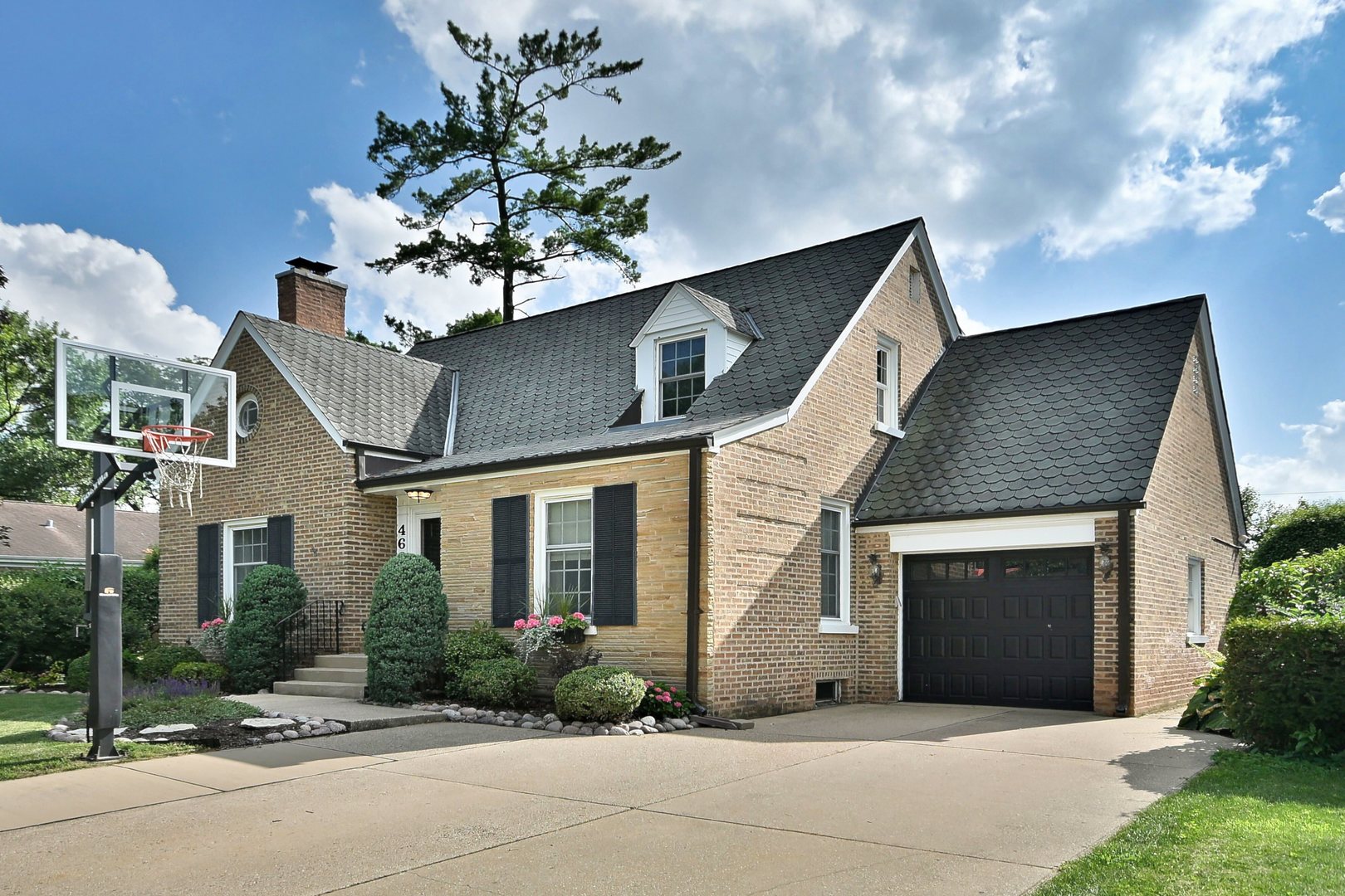 466 S Stratford Avenue