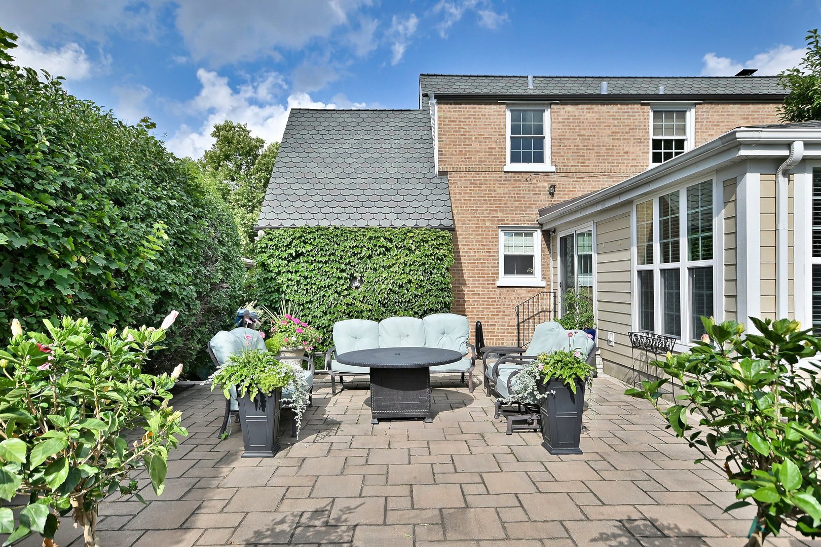 466 S Stratford Avenue