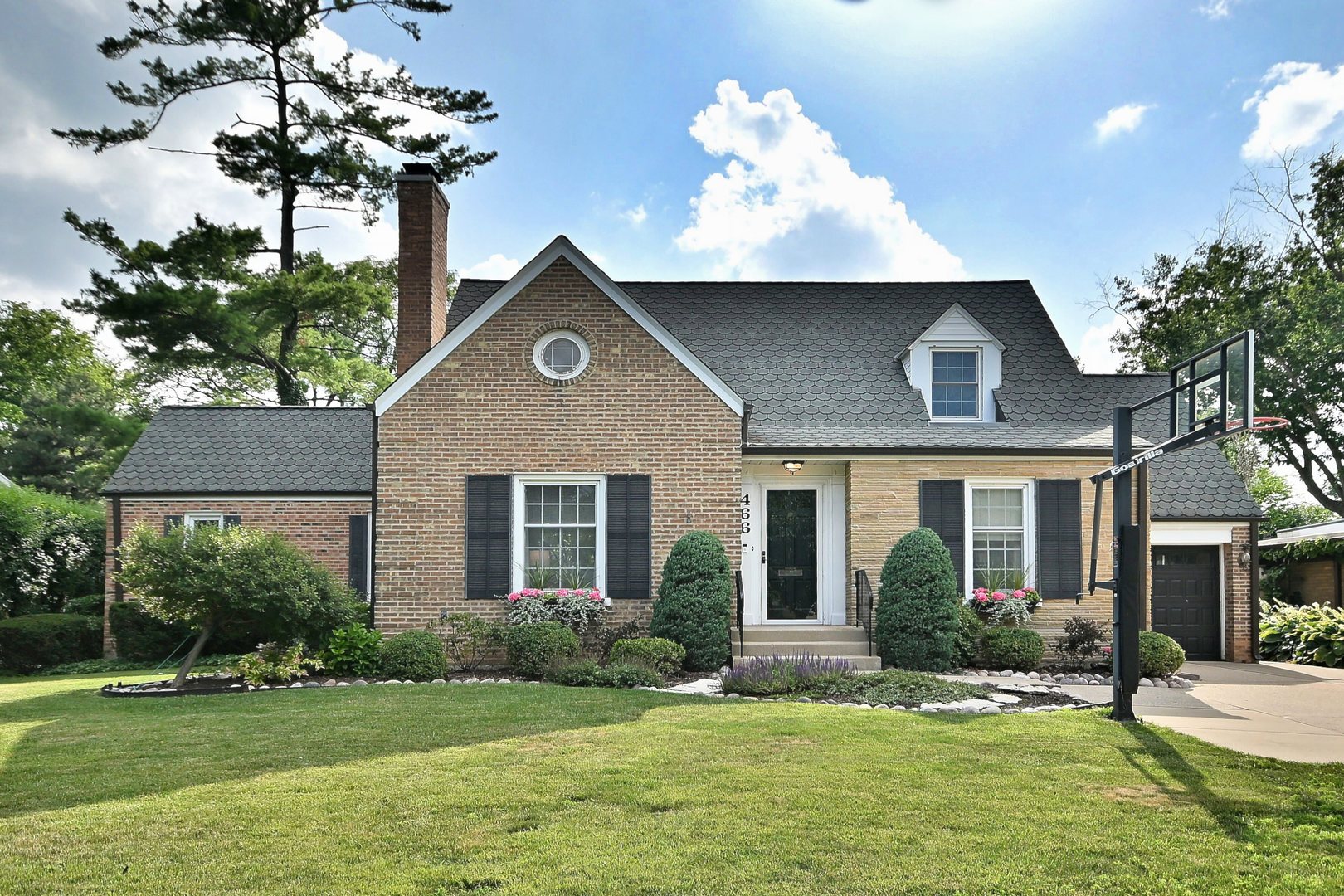 466 S Stratford Avenue