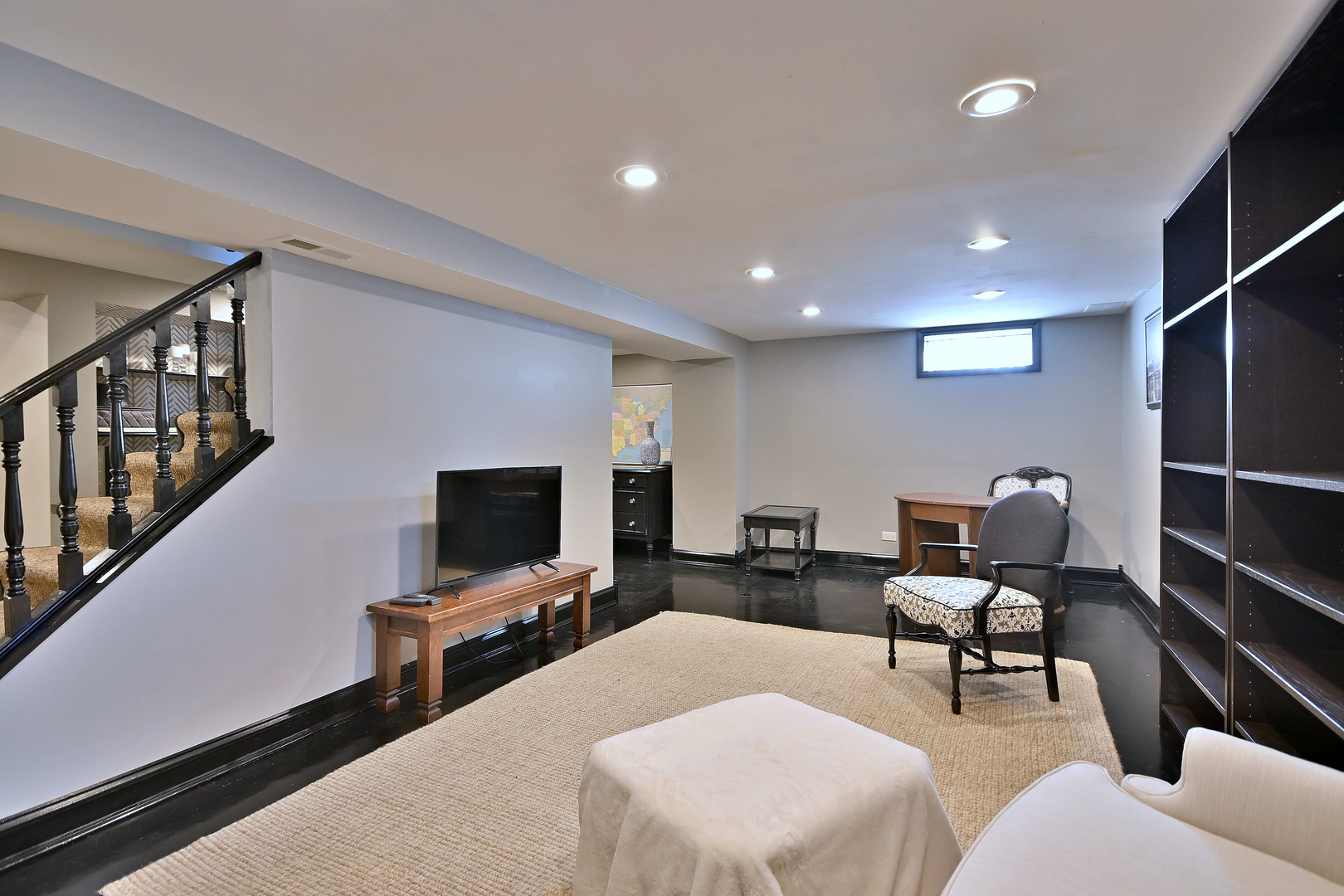 466 S Stratford Avenue