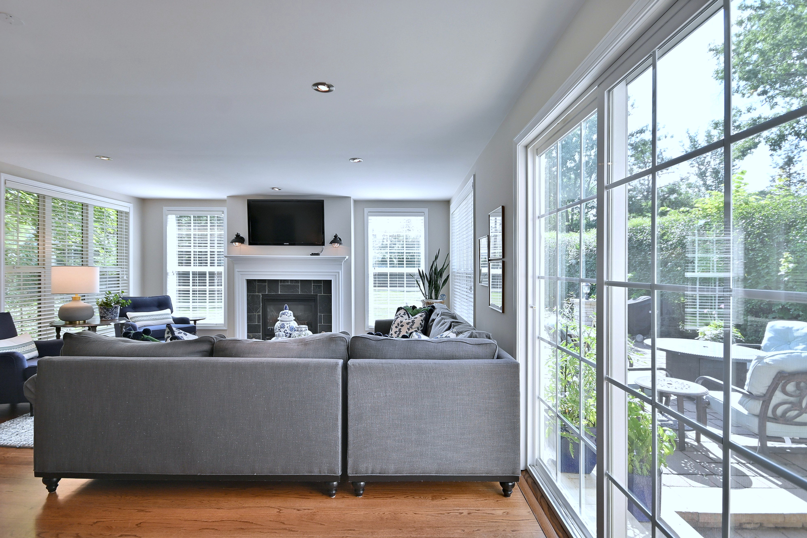 466 S Stratford Avenue