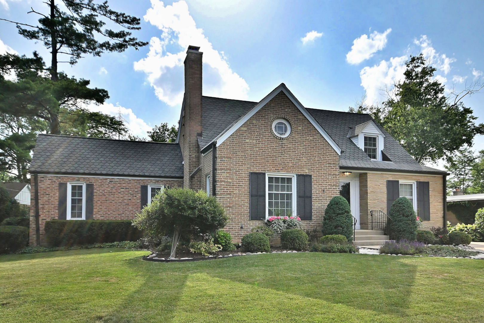 466 S Stratford Avenue