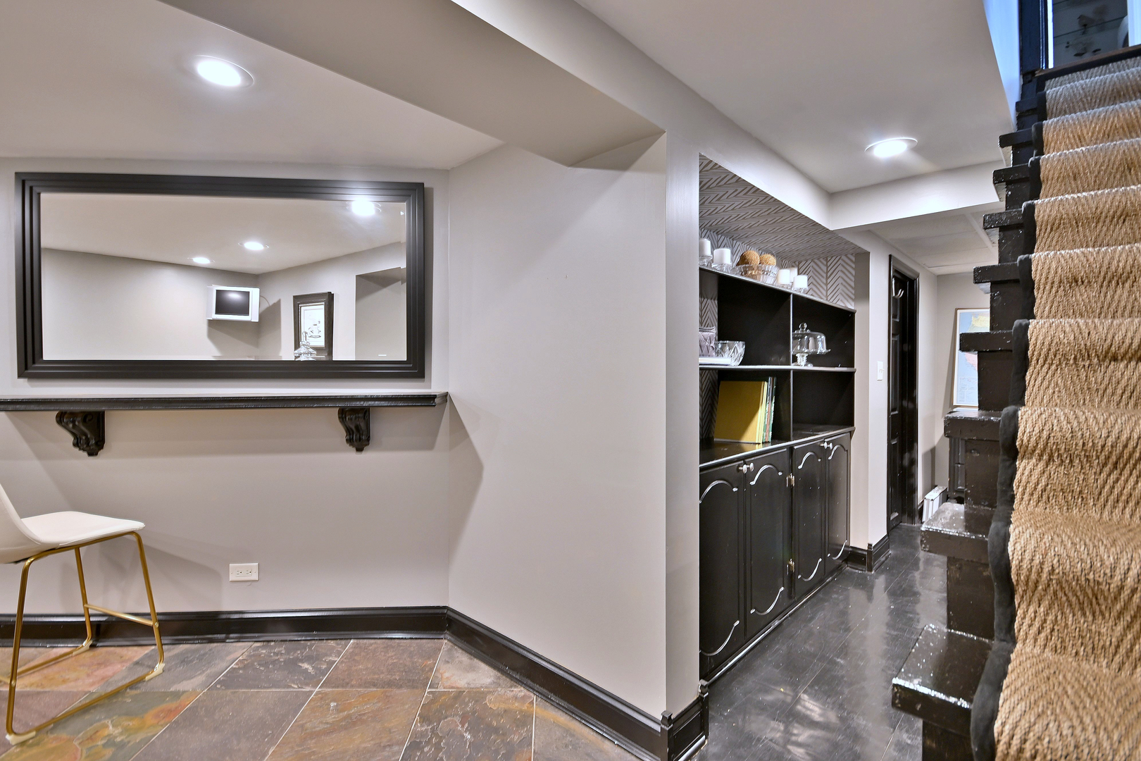 466 S Stratford Avenue