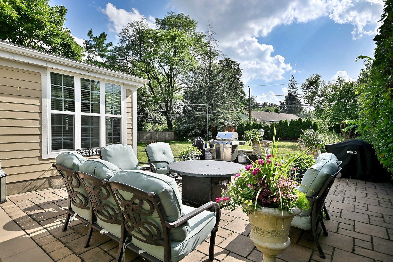 466 S Stratford Avenue