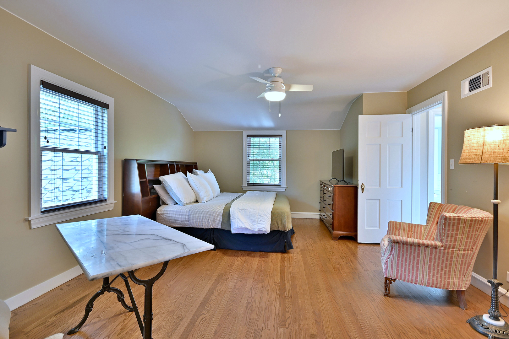 466 S Stratford Avenue