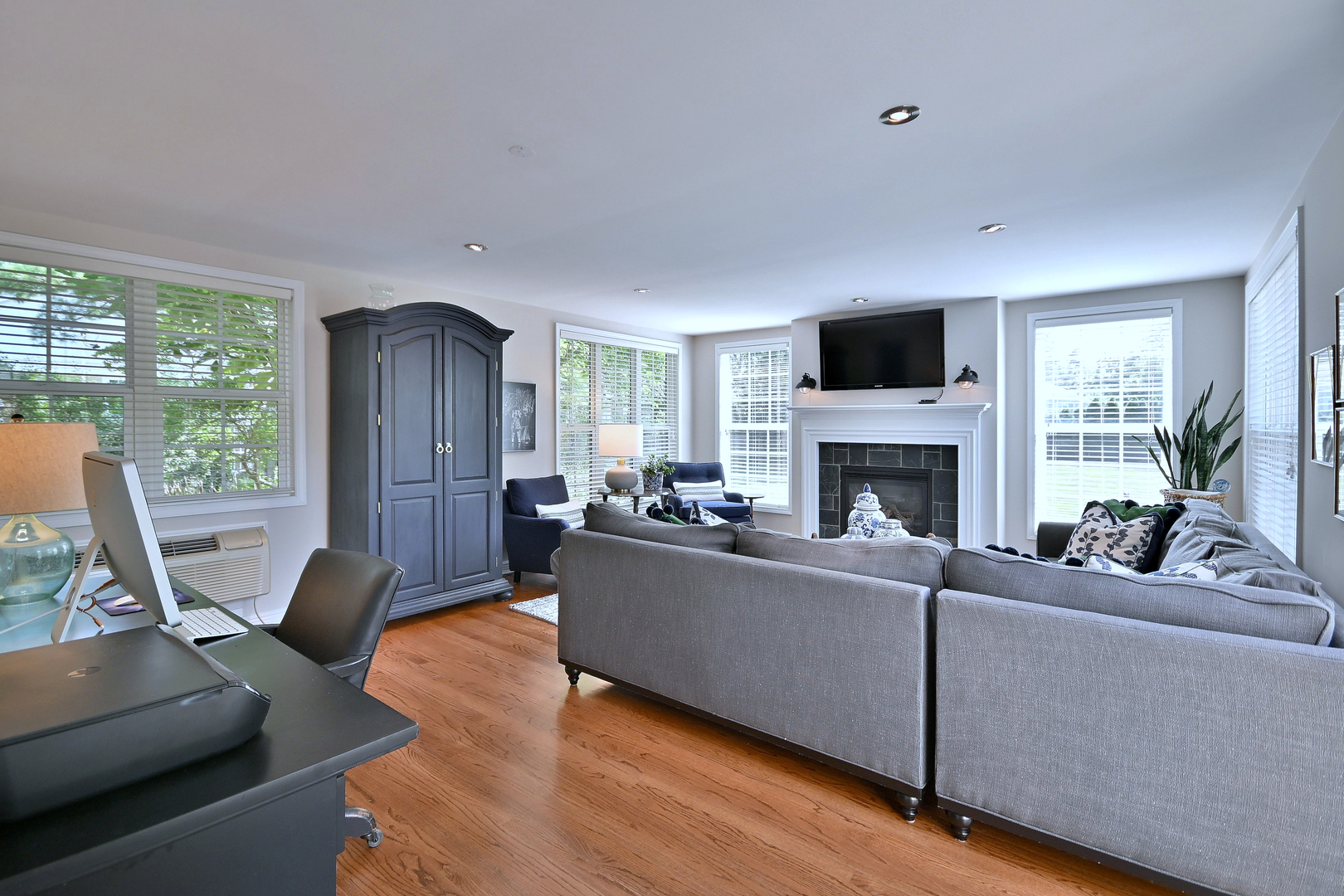 466 S Stratford Avenue