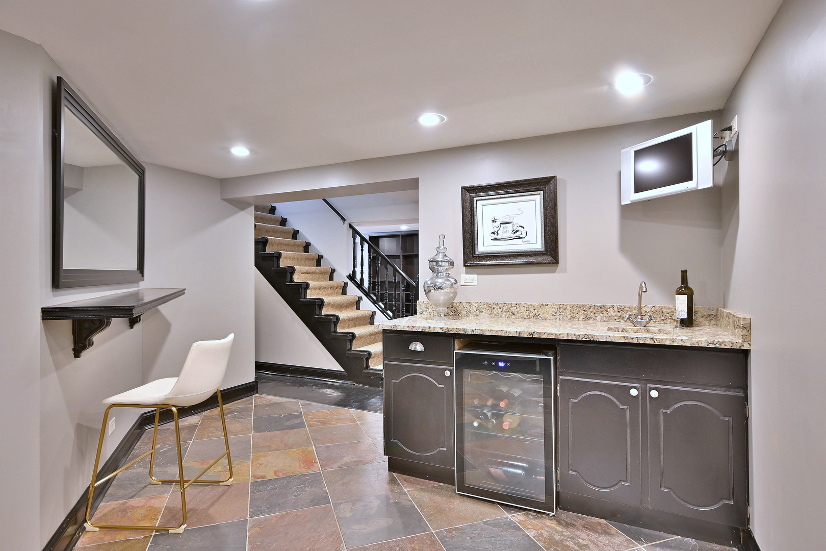 466 S Stratford Avenue