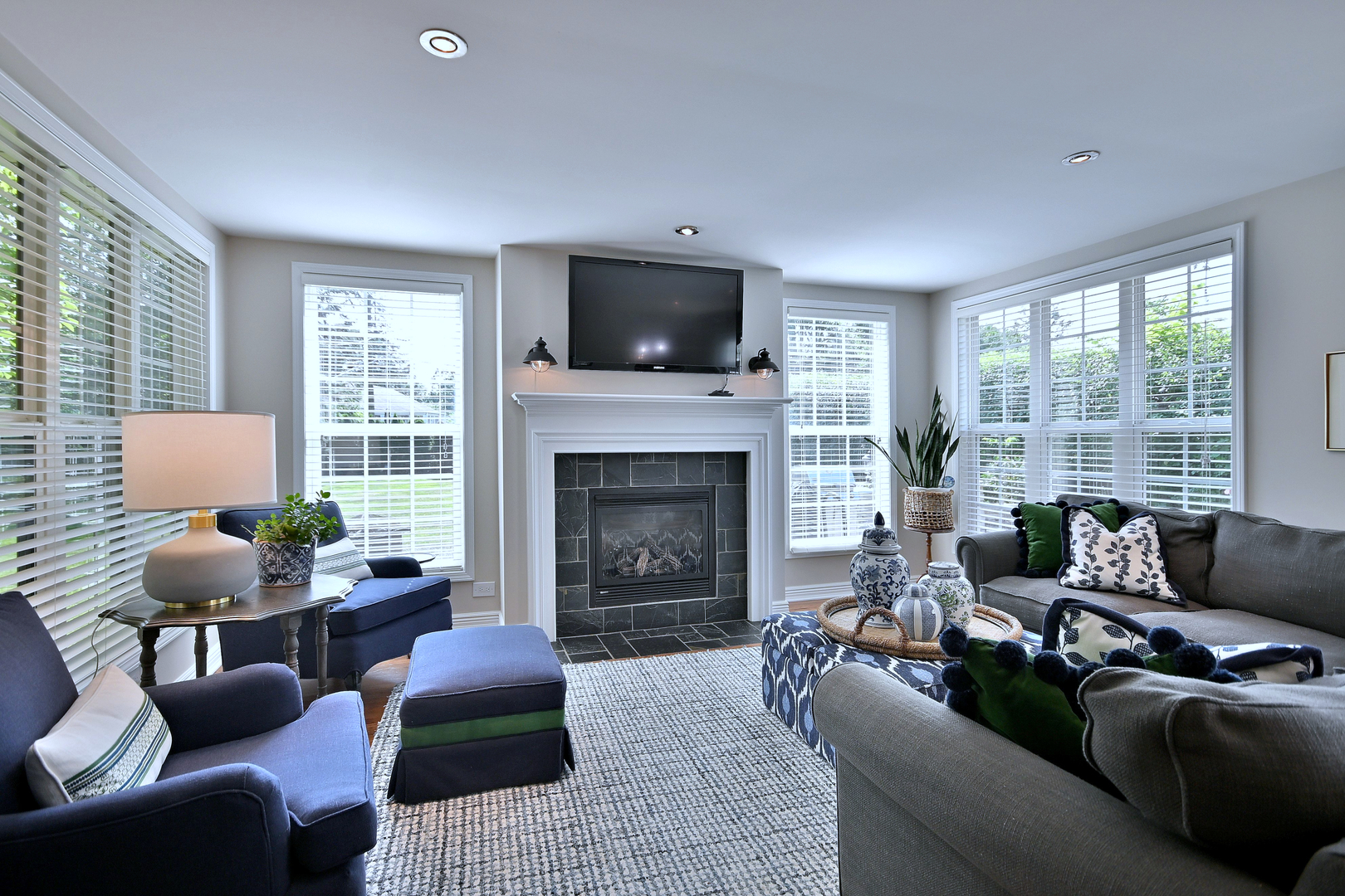 466 S Stratford Avenue