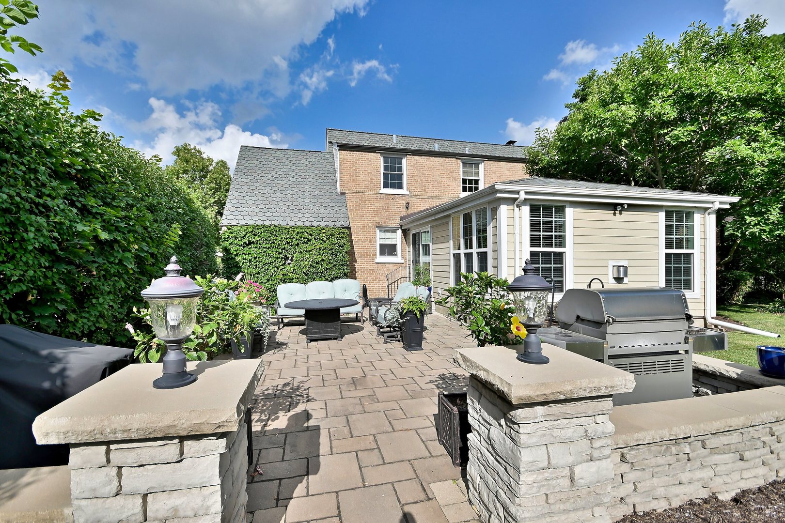 466 S Stratford Avenue