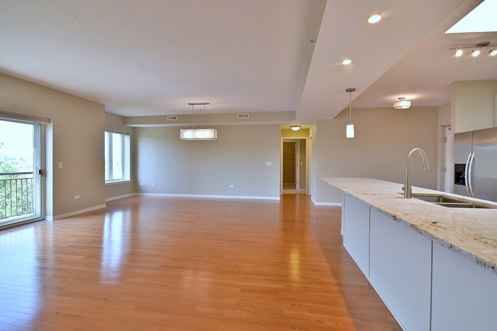145 S York Street Unit: 504