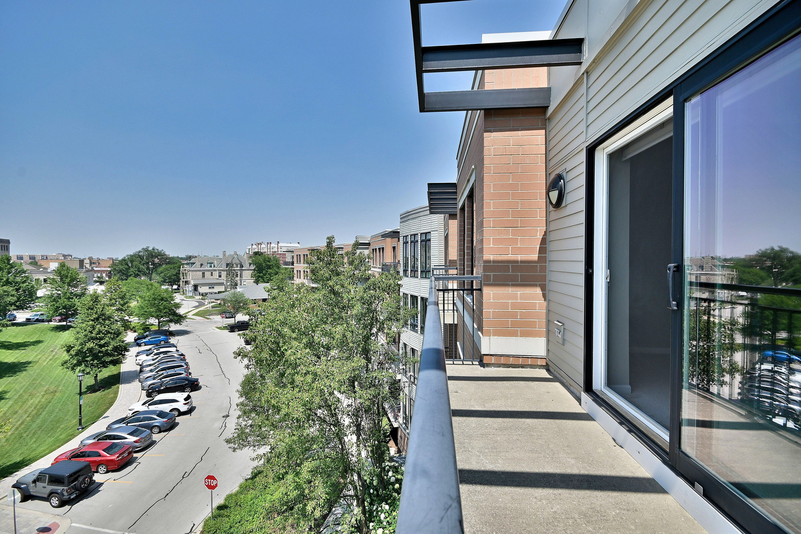 145 S York Street Unit: 504
