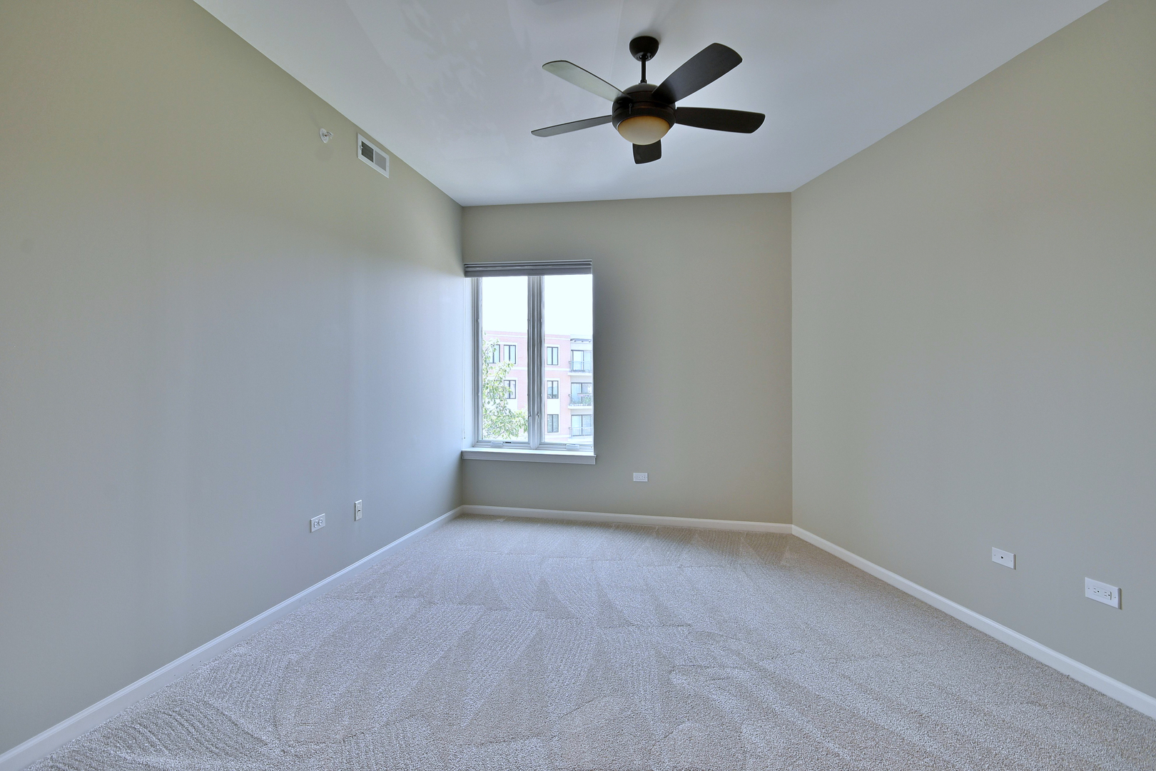 145 S York Street Unit: 504
