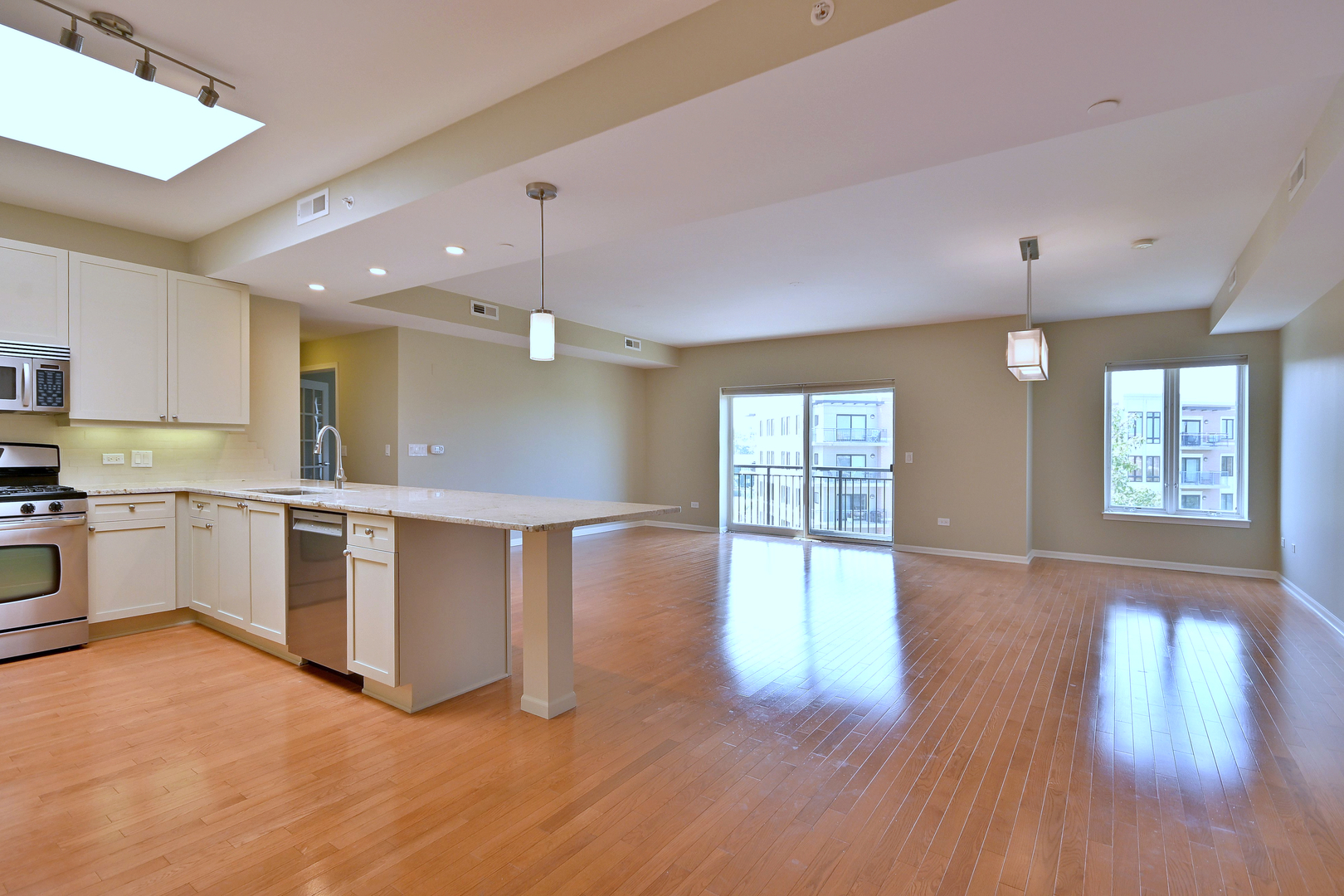 145 S York Street Unit: 504