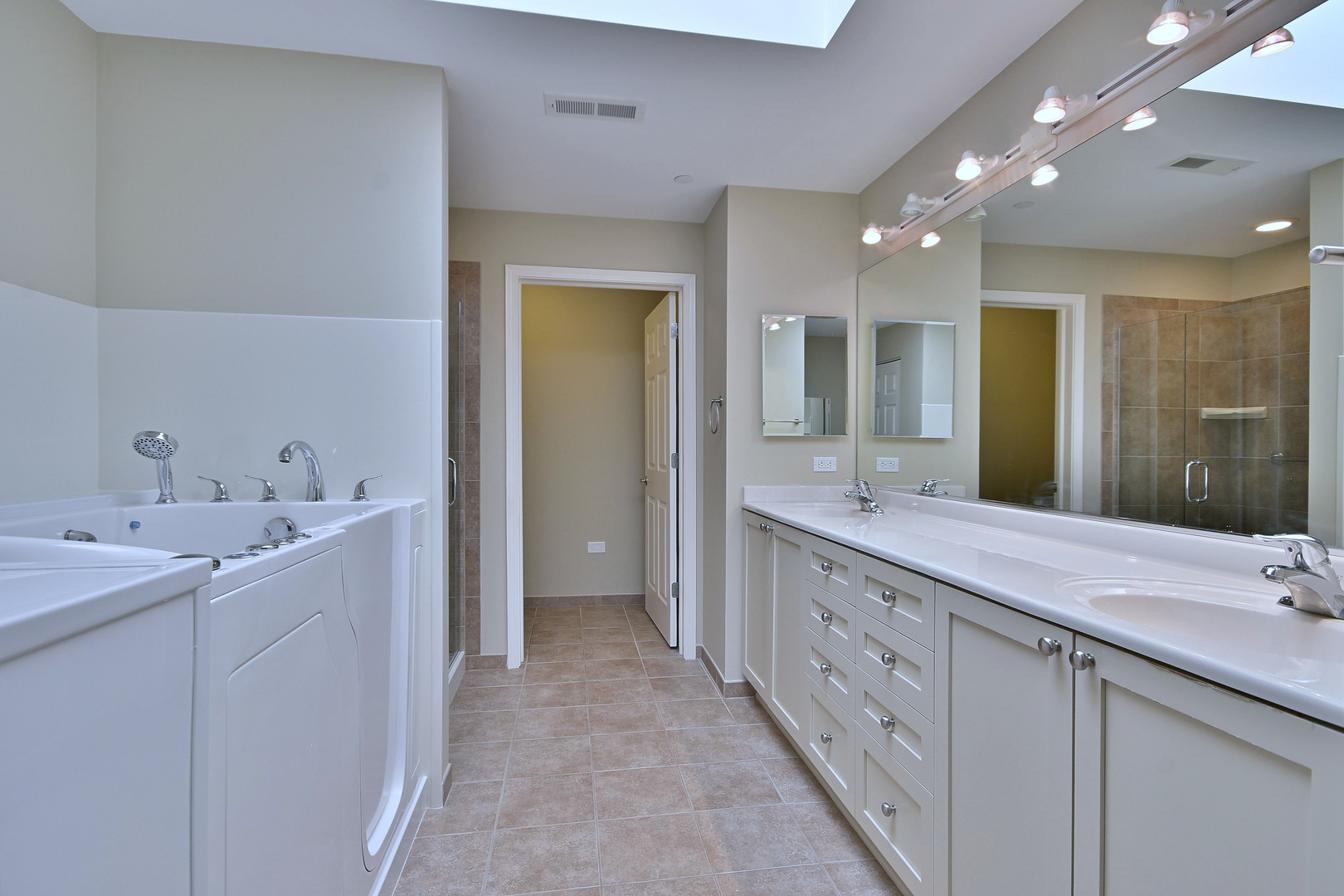 145 S York Street Unit: 504