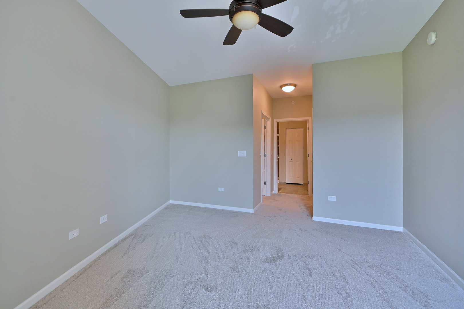 145 S York Street Unit: 504